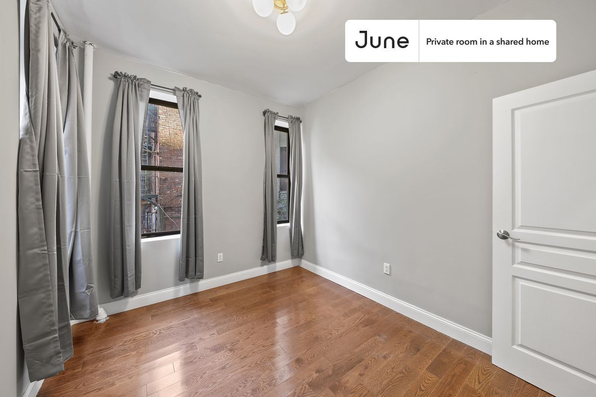 Building Photo - Room in Shared 4 bed/1.5 bath home in Hamilton Heights