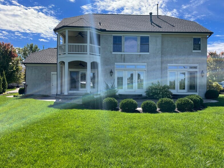 Building Photo - 4217 Village Club Dr