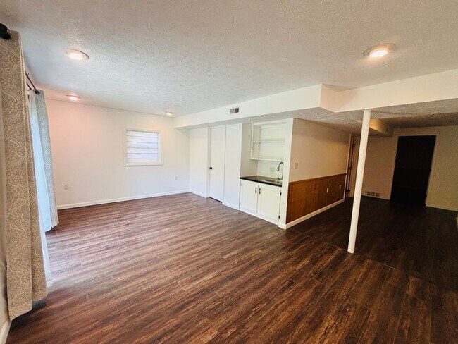 Building Photo - 3 Bedroom, 2 Bath House in Woodbine w/walking trail access