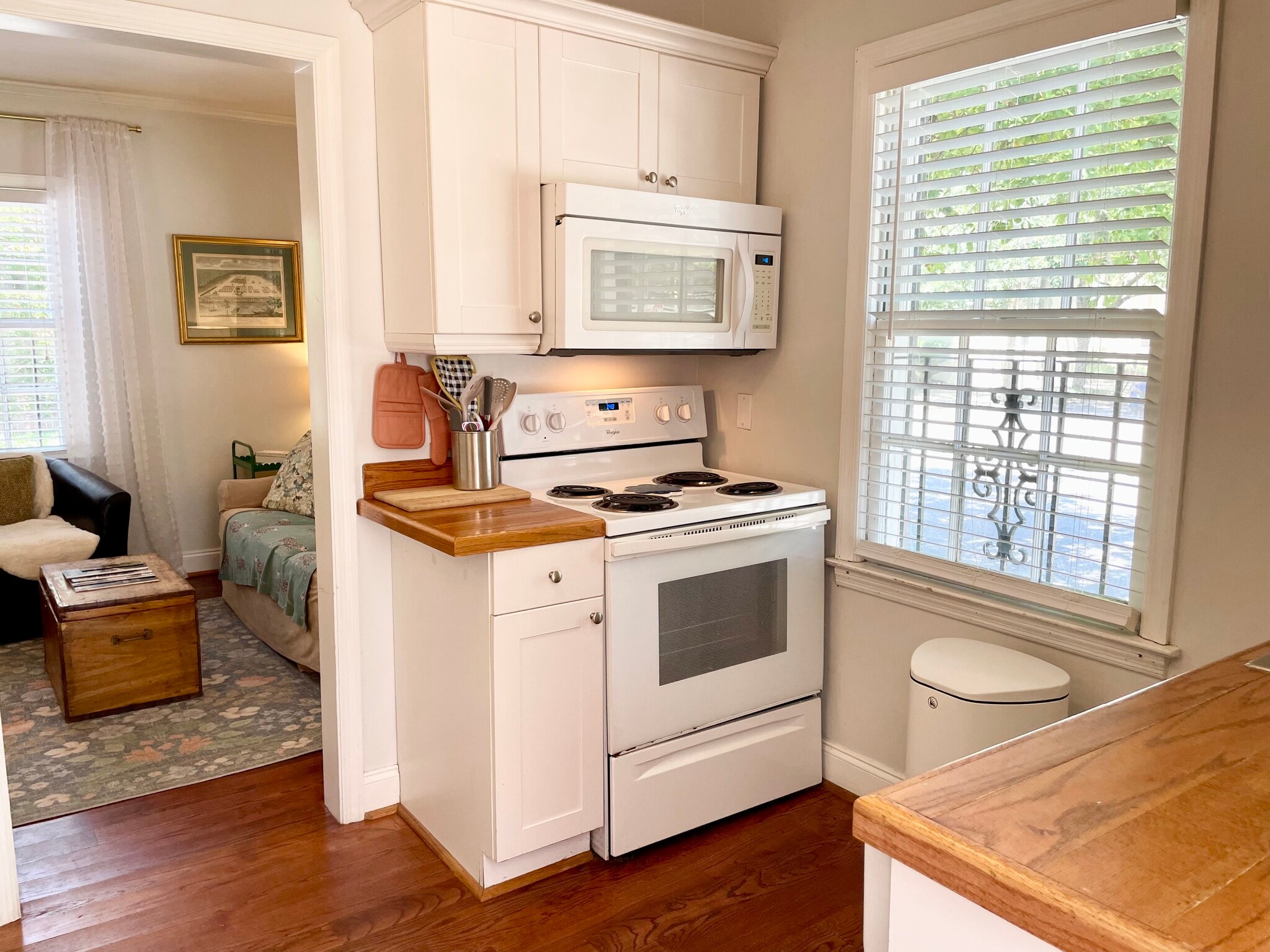 215 - 215 W Taylor St