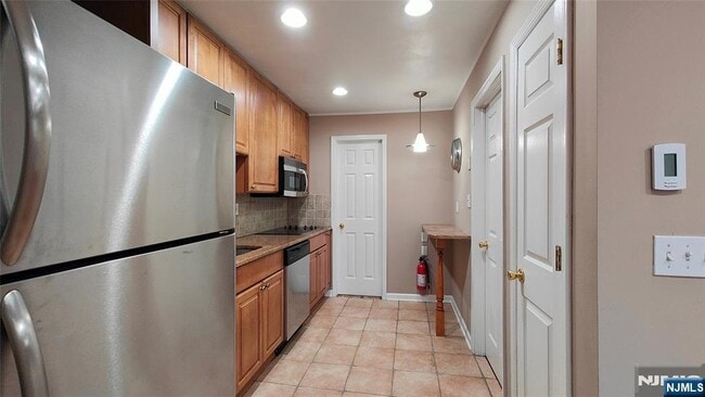 Building Photo - 8 Sewall Ave