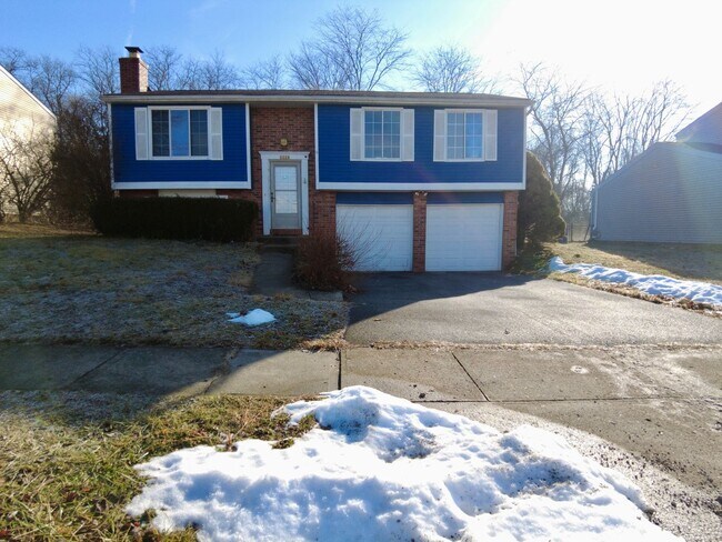 Building Photo - Spacious 3BR Bi-Level Home with 2-Car Garage in Reynoldsburg – $1,850/mo