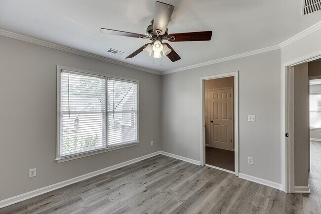 Building Photo - 1795 Lake Heights Cir