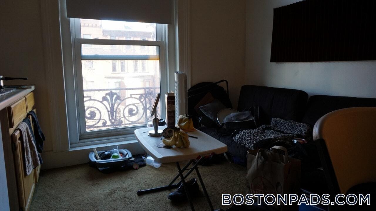 Building Photo - 405 Beacon St