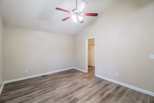 Building Photo - 5029 Brittany Dr