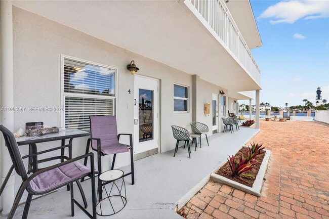 Building Photo - 2508 Bay Dr