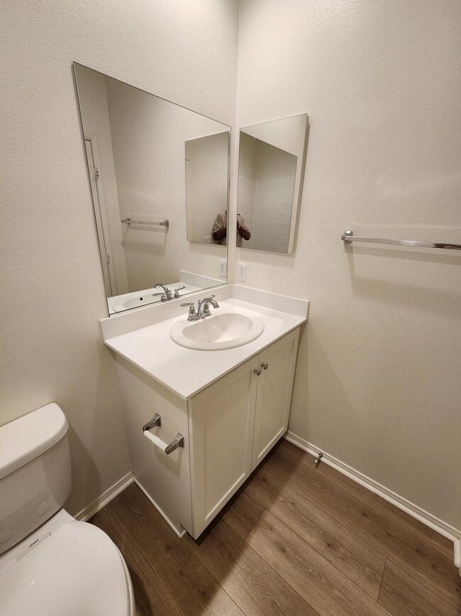 Building Photo - Newer 4 Bed / 3 bath Home MOVE-IN NOW SPECIAL!