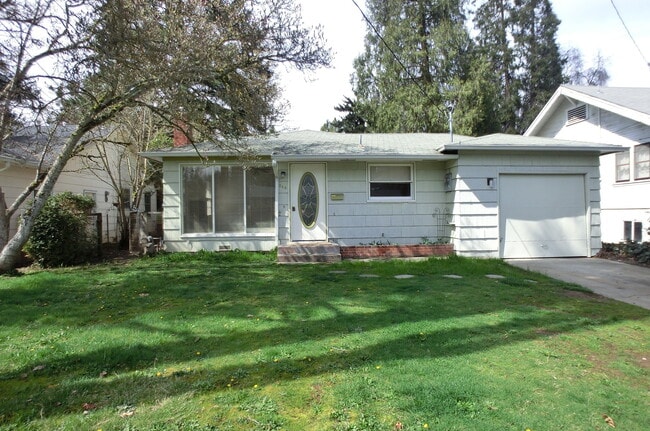 Primary Photo - Cozy home close to town