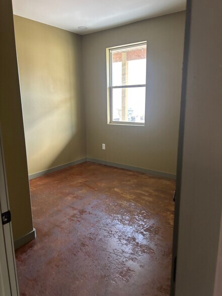 Building Photo - 3246 Meadow Ln