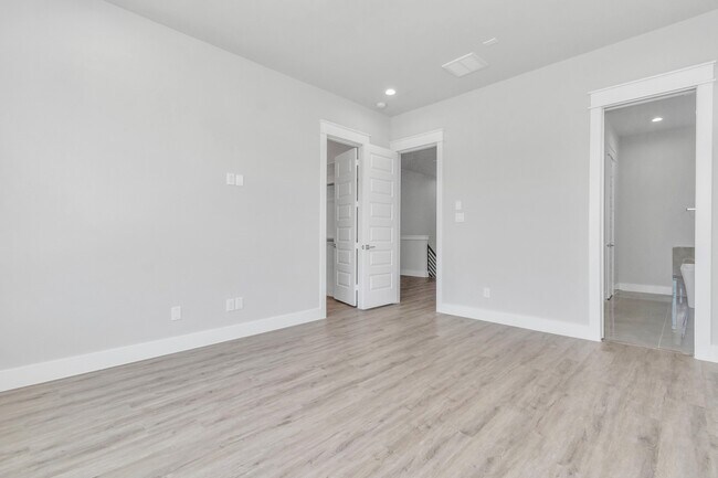 Building Photo - 5818 Burt St