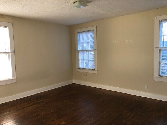 Building Photo - cute house