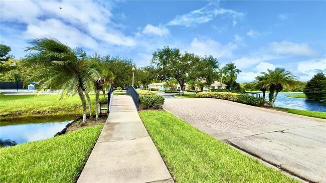 Building Photo - 9005 Lee Vista Blvd