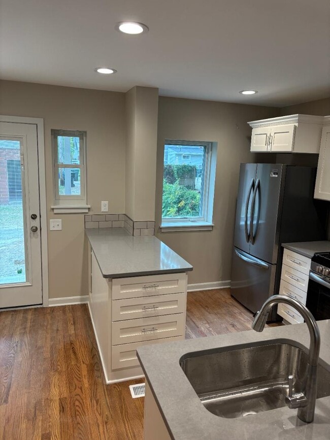 Building Photo - 1471 Ashland Ave