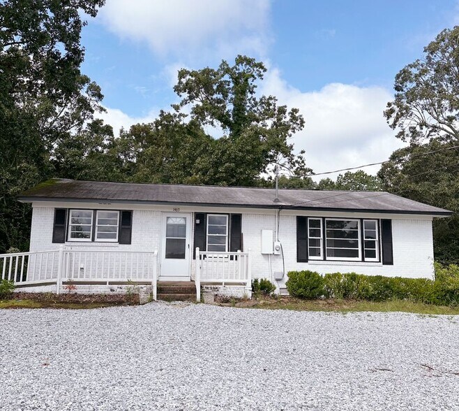 Primary Photo - 1463 Beacon Light Rd