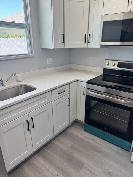 Building Photo - 803 E Cayuga St