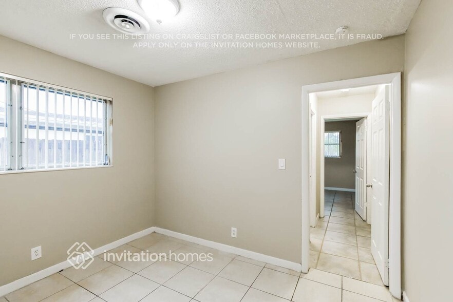 Building Photo - 1501 N 46th Ave