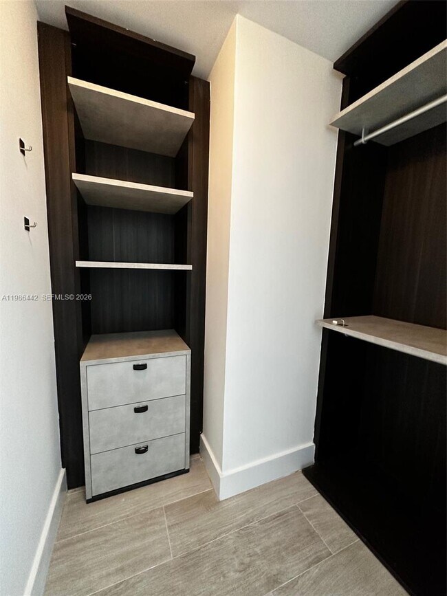 Building Photo - 121 NE 34th St