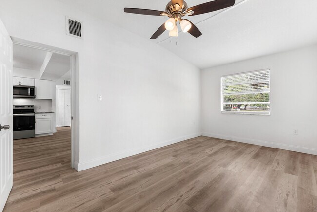 Building Photo - 1134 NW 18th Ave