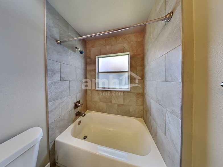 Building Photo - 3588 Foxcroft Cir