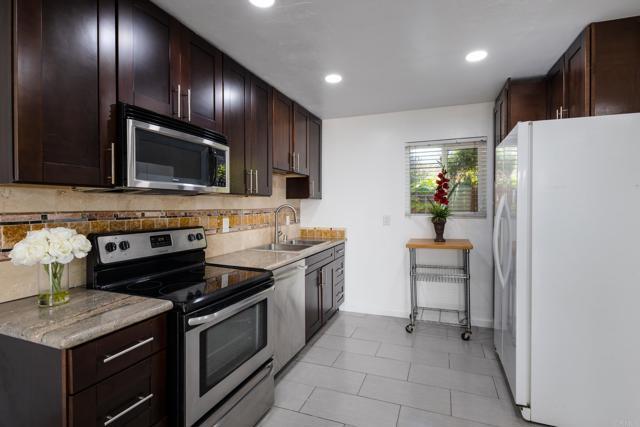 Primary Photo - 212 Oceanside Blvd