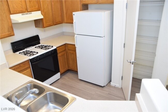 Building Photo - 50 Aura de Blanco St