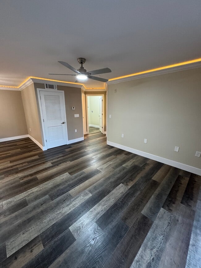 Building Photo - 1919 Summer Club Dr