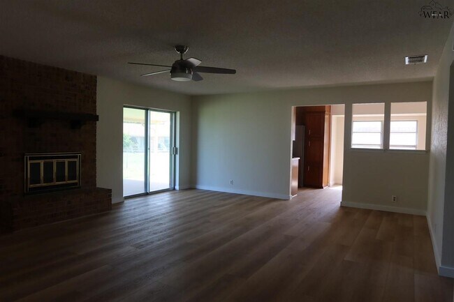 Building Photo - 2314 Randolph Dr