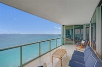 Building Photo - 17121 Collins Ave