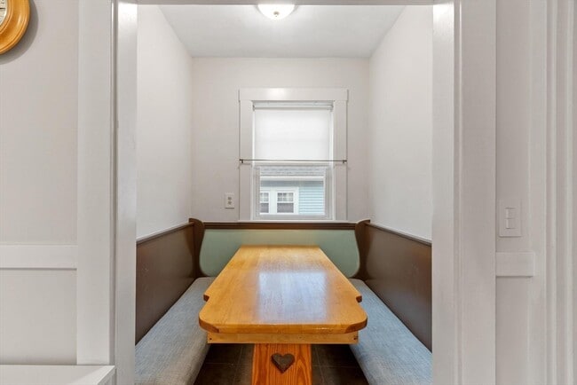 Building Photo - 76 Lynde Ave