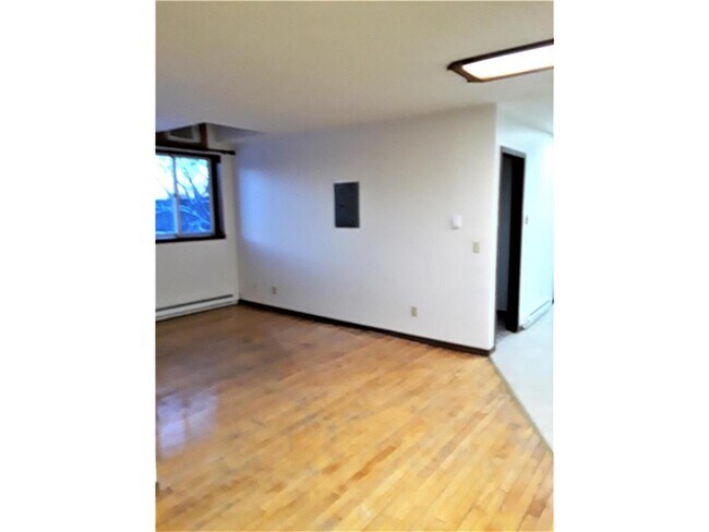 Building Photo - 102 Bridge Ave