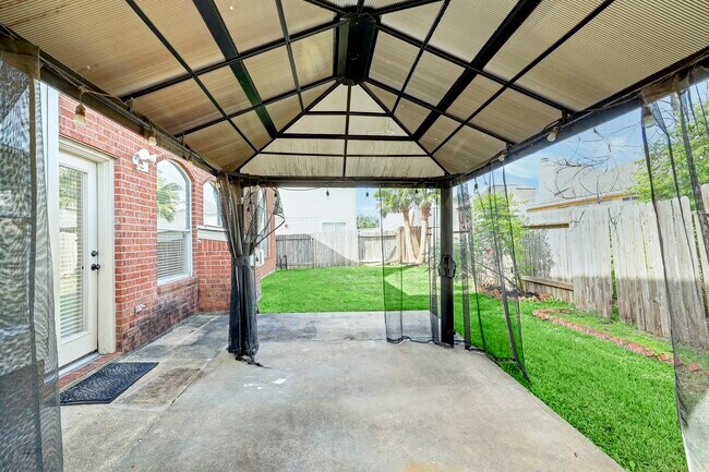 Building Photo - 4615 Russett Ln