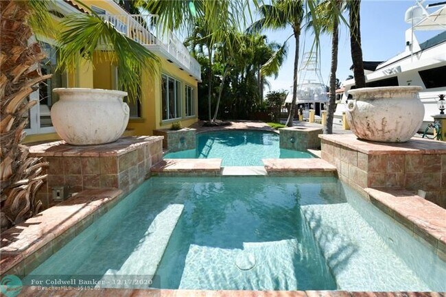 Building Photo - 447 Coral Way