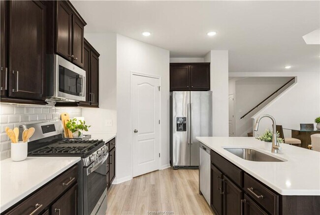 Building Photo - Gorgeous 2-Story on Quiet Cul de Sac