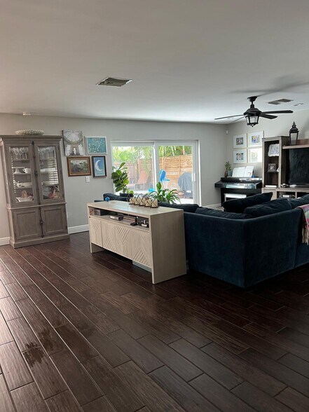 Living Area (Not Furnished) - 3403 W Granada St