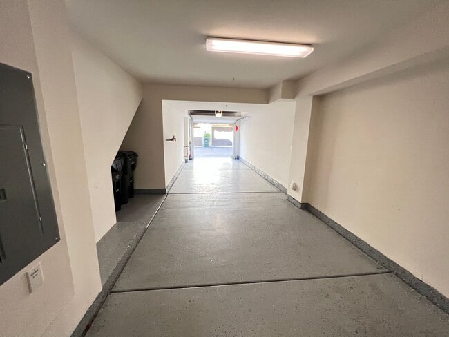Building Photo - Wonderful 3 Bedroom 3 Bathroom Anaheim Condo in Gated Community