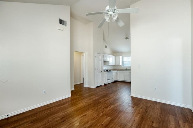 Building Photo - 108 Live Oak Cir