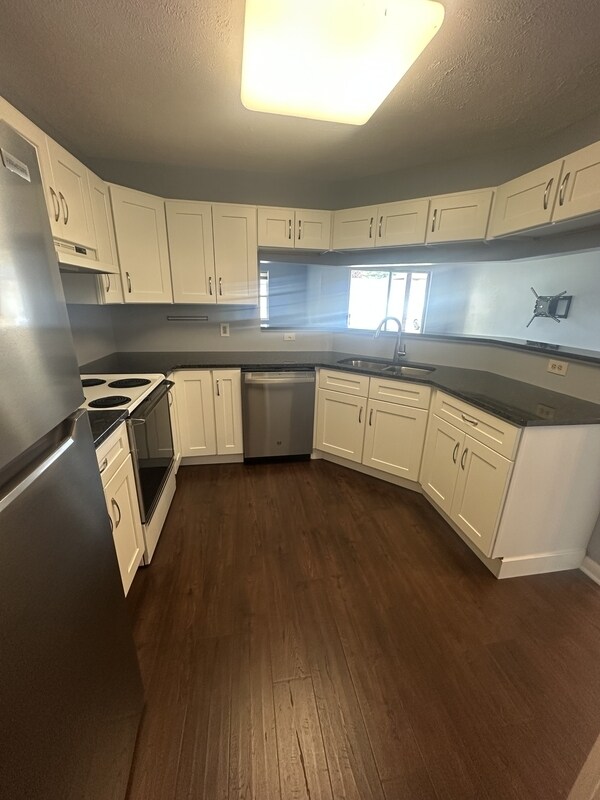 Building Photo - 1150 Tollis Pkwy