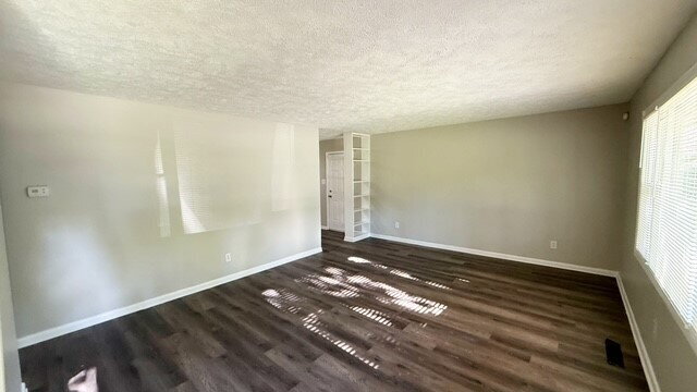 Building Photo - EAST SIDE UPDATED 4 BEDROOM 2 BATH HOME AVAILABLE NOW!