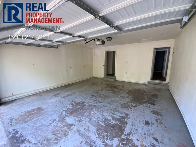 Building Photo - 4013 Wooddale Dr