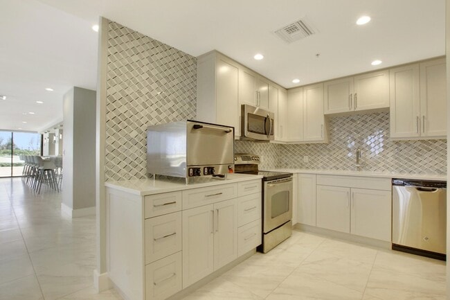 Building Photo - 5280 N Ocean Dr
