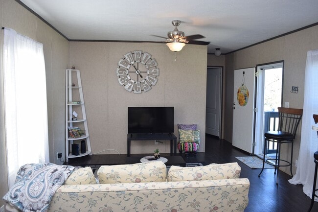 Building Photo - Charming 2BR/1BA Furnished Home in Taylors...
