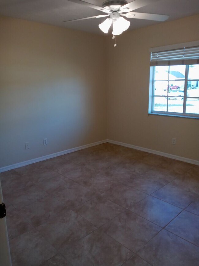 Building Photo - 17031 Hillsborough Blvd