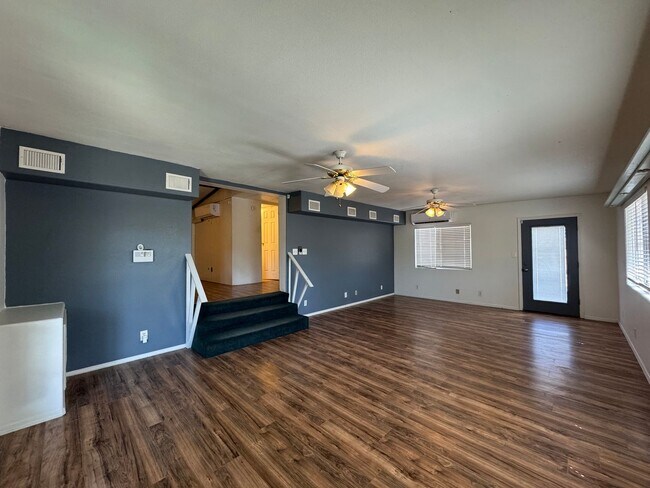 Building Photo - 5119 Mesa Dr