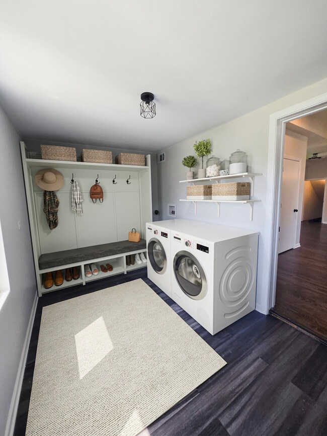 Building Photo - 429 W 102nd Pl