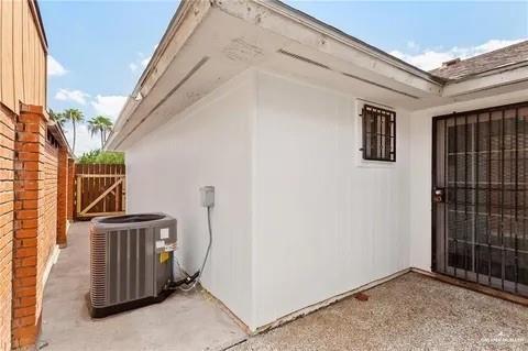 Building Photo - 301 E La Vista Ave