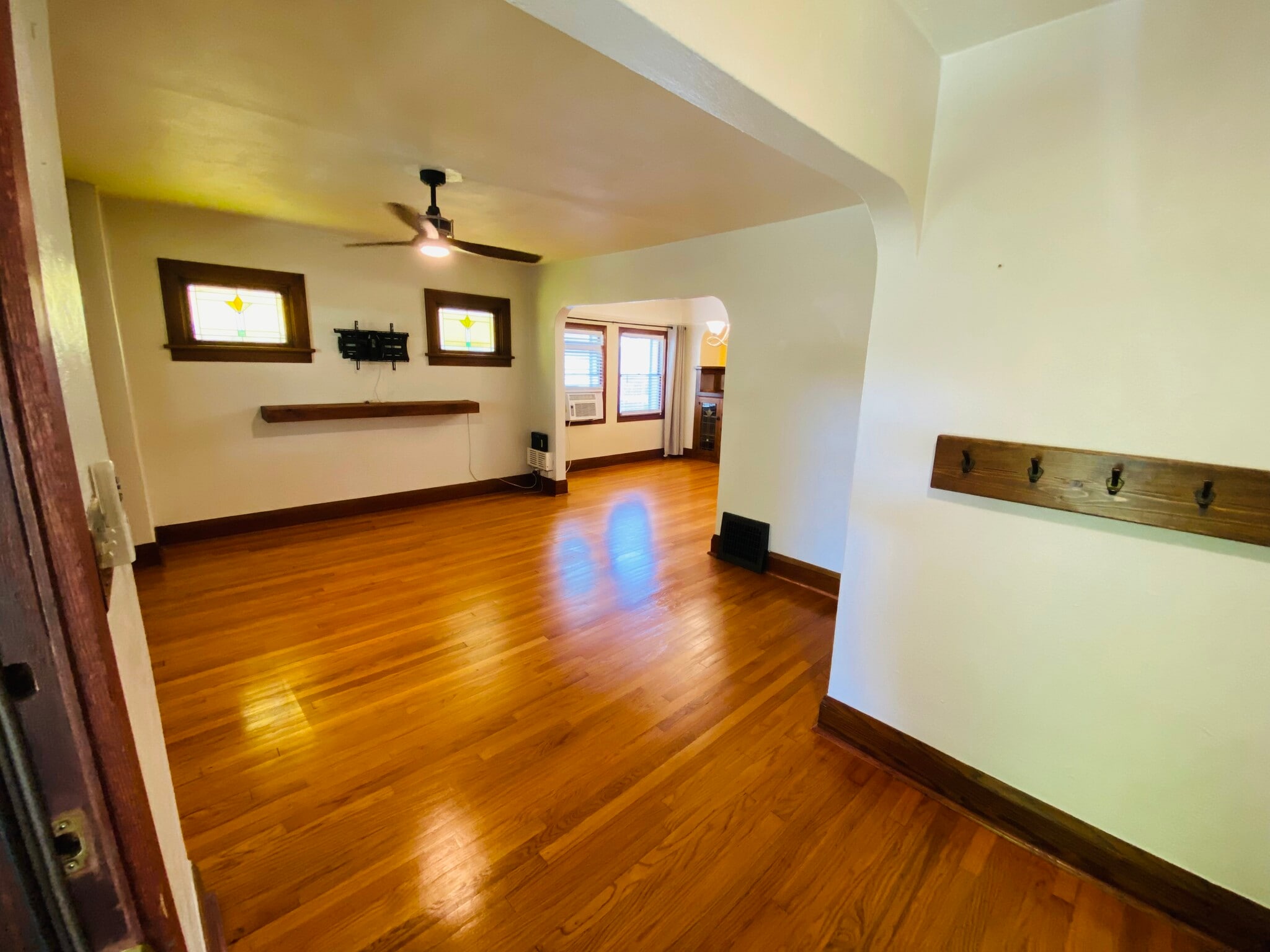 Building Photo - 625 S 60th St