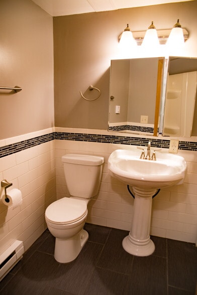 Building Photo - 958 15th Ave SE