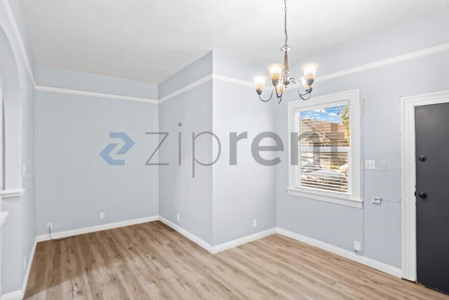 Building Photo - Unit B