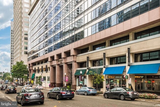 Building Photo - 1111 Arlington Blvd