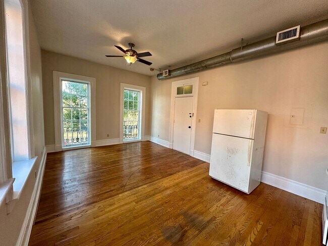 Building Photo - 217 Abercorn St